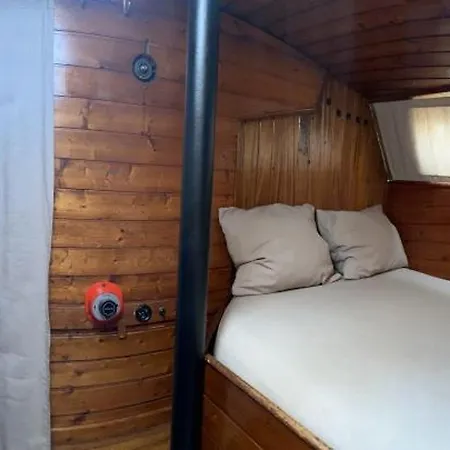 Botel Timoun Lanzarote Puerto Calero